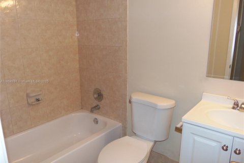 Condo in Lauderhill, Florida, 2 bedrooms  № 1888310 - photo 19