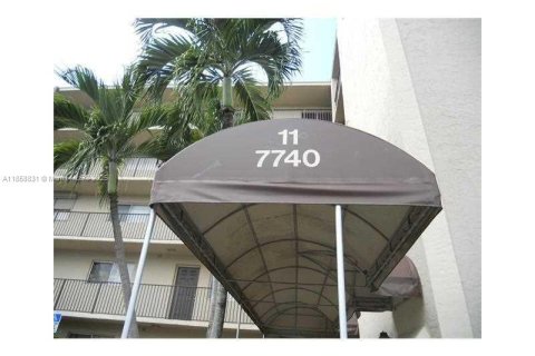 Condo in Lauderhill, Florida, 2 bedrooms  № 1888310 - photo 2