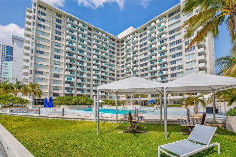 Condominio en venta en Miami Beach, Florida, 1 dormitorio, 77.76 m2 № 2170068 - foto 19