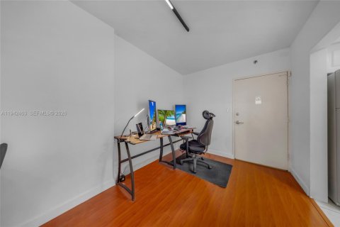 Condominio en venta en Miami Beach, Florida, 1 dormitorio, 77.76 m2 № 2170068 - foto 23