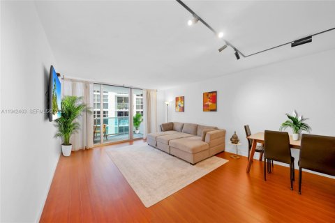 Condominio en Miami Beach, Florida, 1 dormitorio  № 2170068