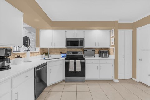 Townhouse in Lake Mary, Florida 3 bedrooms, 150.32 sq.m. № 1878137 - photo 10