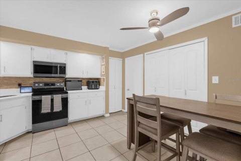 Townhouse in Lake Mary, Florida 3 bedrooms, 150.32 sq.m. № 1878137 - photo 9