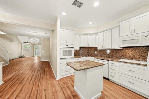 Townhouse in Largo, Florida 3 bedrooms, 166.48 sq.m. № 2210073 - photo 4