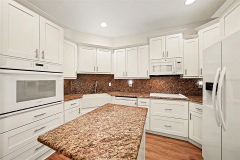 Townhouse in Largo, Florida 3 bedrooms, 166.48 sq.m. № 2210073 - photo 6