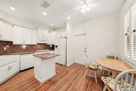Townhouse in Largo, Florida 3 bedrooms, 166.48 sq.m. № 2210073 - photo 5