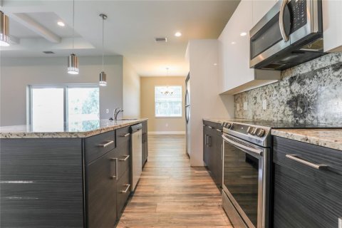 Villa ou maison à louer à North Port, Floride: 3 chambres, 146.51 m2 № 2112956 - photo 6