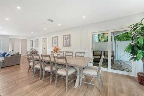 Casa en venta en Sarasota, Florida, 4 dormitorios, 210.61 m2 № 2433326 - foto 14