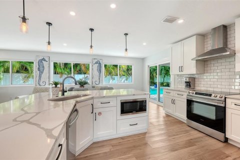 Casa en venta en Sarasota, Florida, 4 dormitorios, 210.61 m2 № 2433326 - foto 19
