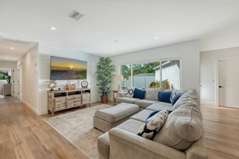Casa en venta en Sarasota, Florida, 4 dormitorios, 210.61 m2 № 2433326 - foto 6