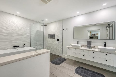 Casa en venta en Sarasota, Florida, 4 dormitorios, 210.61 m2 № 2433326 - foto 29