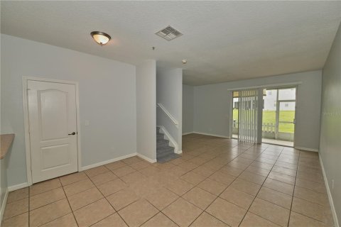 Townhouse in Orlando, Florida 3 bedrooms, 151.9 sq.m. № 2400301 - photo 14