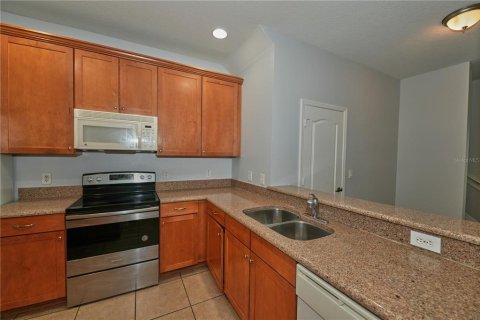 Townhouse in Orlando, Florida 3 bedrooms, 151.9 sq.m. № 2400301 - photo 5