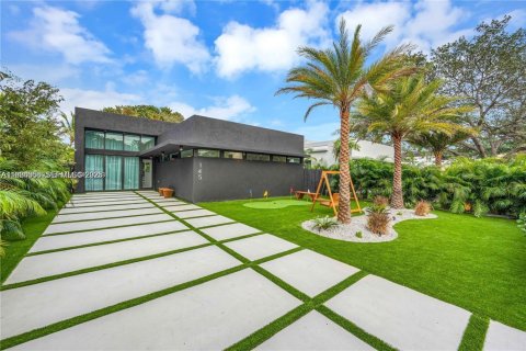 Снять в аренду виллу или дом в Майами, Флорида 5 спален, 209.03м2, № 1988063 - фото 1