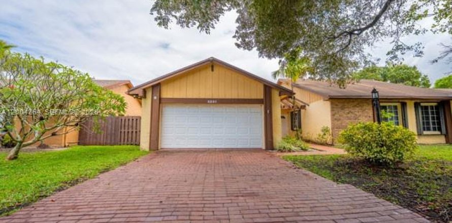 Дом в Майами, Флорида 4 спальни, 189.99м2 № 2068565