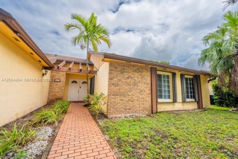 Купить виллу или дом в Майами, Флорида 4 спальни, 189.99м2, № 2068565 - фото 2