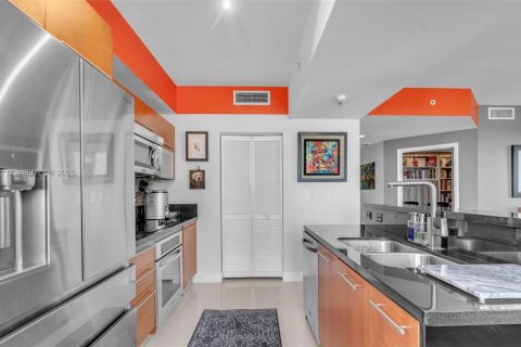 Condo in Miami, Florida, 2 bedrooms  № 1730822 - photo 10