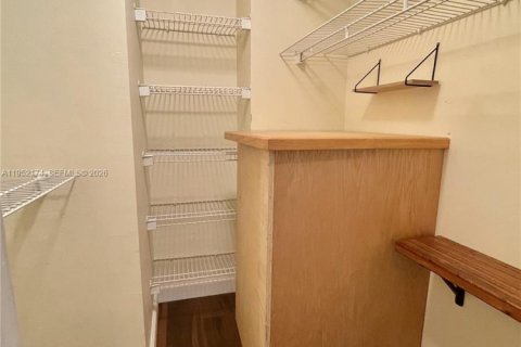 Снять в аренду кондоминиум в Холливуд, Флорида 1 спальня, 72.46м2, № 2006519 - фото 7