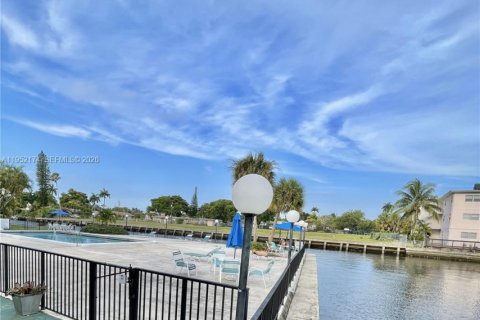 Снять в аренду кондоминиум в Холливуд, Флорида 1 спальня, 72.46м2, № 2006519 - фото 17