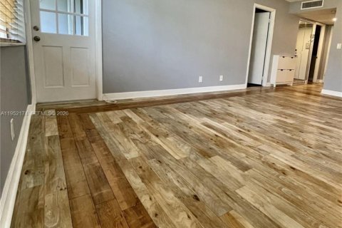 Снять в аренду кондоминиум в Холливуд, Флорида 1 спальня, 72.46м2, № 2006519 - фото 9