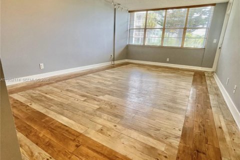 Снять в аренду кондоминиум в Холливуд, Флорида 1 спальня, 72.46м2, № 2006519 - фото 8