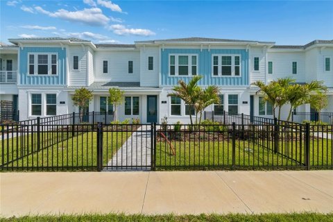 Townhouse in Sarasota, Florida 3 bedrooms, 162.86 sq.m. № 2151219 - photo 2