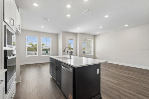 Townhouse in Sarasota, Florida 3 bedrooms, 162.86 sq.m. № 2151219 - photo 6