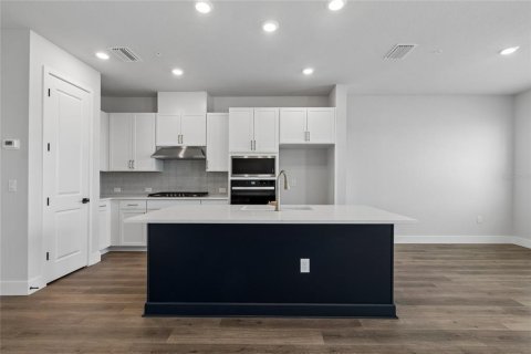 Townhouse in Sarasota, Florida 3 bedrooms, 162.86 sq.m. № 2151219 - photo 3