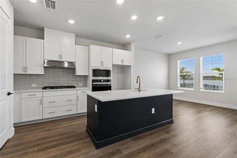Townhouse in Sarasota, Florida 3 bedrooms, 162.86 sq.m. № 2151219 - photo 4