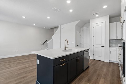 Townhouse in Sarasota, Florida 3 bedrooms, 162.86 sq.m. № 2151219 - photo 8