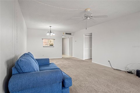 Condo in Palm Bay, Florida, 2 bedrooms № 2225381 - photo 11