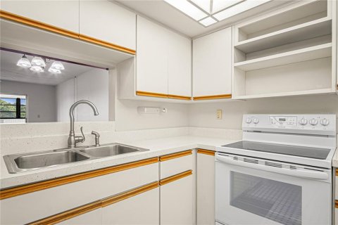 Condo in Palm Bay, Florida, 2 bedrooms № 2225381 - photo 10