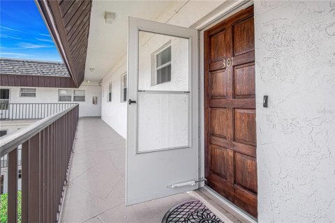 Condo in Palm Bay, Florida, 2 bedrooms № 2225381 - photo 7
