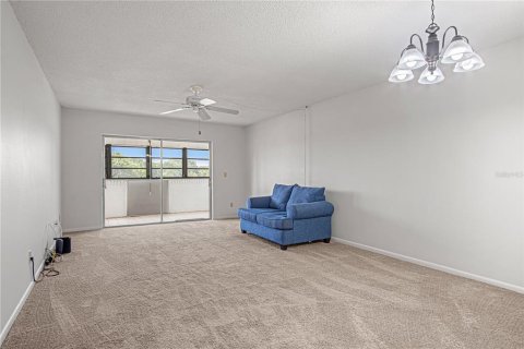 Condo in Palm Bay, Florida, 2 bedrooms № 2225381 - photo 3