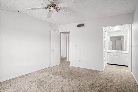 Condo in Palm Bay, Florida, 2 bedrooms № 2225381 - photo 12