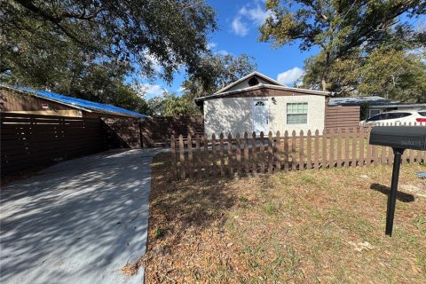House in Tampa, Florida 3 bedrooms, 97.73 sq.m. № 1531174 - photo 1