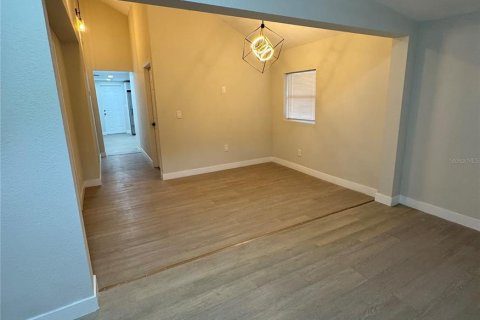 House in Tampa, Florida 3 bedrooms, 97.73 sq.m. № 1531174 - photo 4