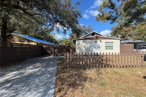 House in Tampa, Florida 3 bedrooms, 97.73 sq.m. № 1531174 - photo 3
