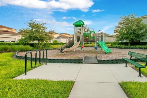 Townhouse in Winter Garden, Florida 4 bedrooms, 204.38 sq.m. № 1914469 - photo 4