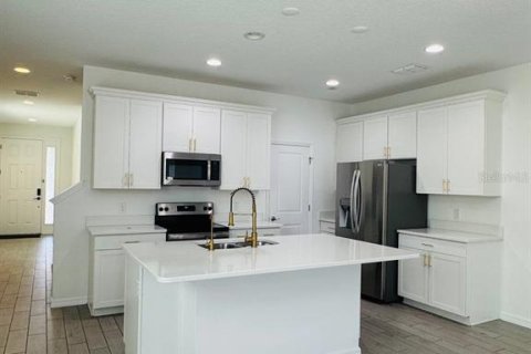 Townhouse in Winter Garden, Florida 4 bedrooms, 204.38 sq.m. № 1914469 - photo 9