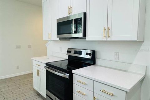 Townhouse in Winter Garden, Florida 4 bedrooms, 204.38 sq.m. № 1914469 - photo 8