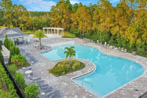 Townhouse in Winter Garden, Florida 4 bedrooms, 204.38 sq.m. № 1914469 - photo 2