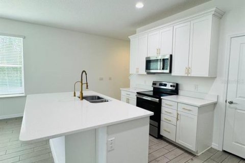 Townhouse in Winter Garden, Florida 4 bedrooms, 204.38 sq.m. № 1914469 - photo 10