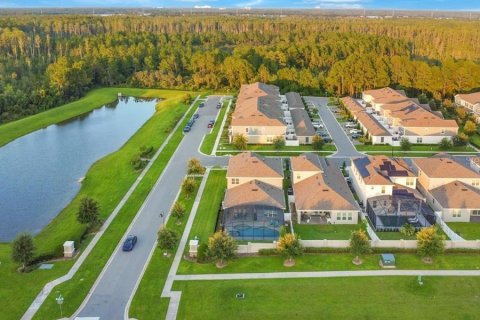 Townhouse in Winter Garden, Florida 4 bedrooms, 204.38 sq.m. № 1914469 - photo 5