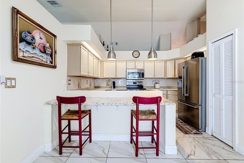 Casa en venta en Kissimmee, Florida, 5 dormitorios, 319.03 m2 № 2308759 - foto 12
