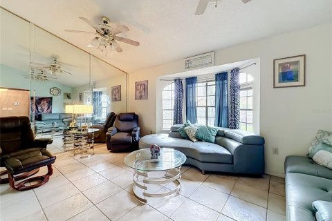 Casa en venta en Kissimmee, Florida, 5 dormitorios, 319.03 m2 № 2308759 - foto 8