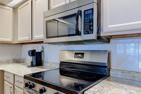 Casa en venta en Kissimmee, Florida, 5 dormitorios, 319.03 m2 № 2308759 - foto 15