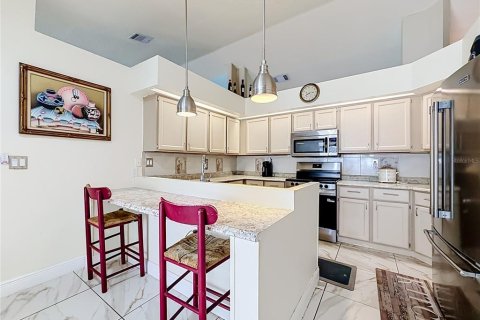 Casa en venta en Kissimmee, Florida, 5 dormitorios, 319.03 m2 № 2308759 - foto 13