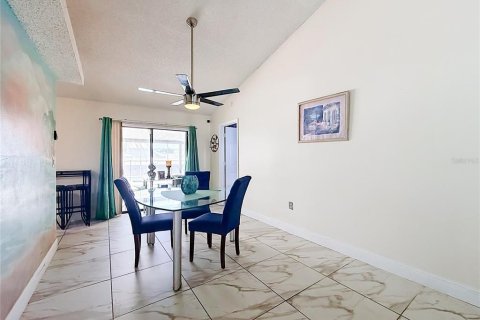 Casa en venta en Kissimmee, Florida, 5 dormitorios, 319.03 m2 № 2308759 - foto 18