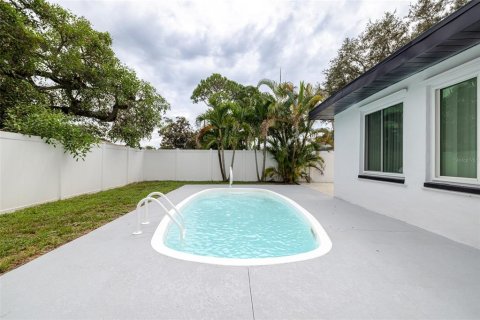House in Clearwater, Florida 2 bedrooms, 155.89 sq.m. № 1913501 - photo 19